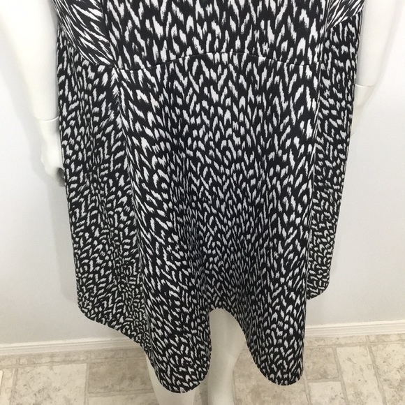 2/$25 Lori Michaels Black White Print Dress  2X - Picture 3 of 8